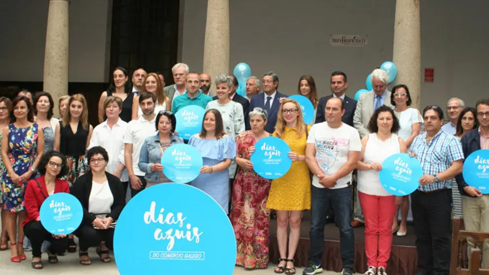Entrega de premios da campa&ntilde;a "D&iacute;as azuis para o comercio galego".