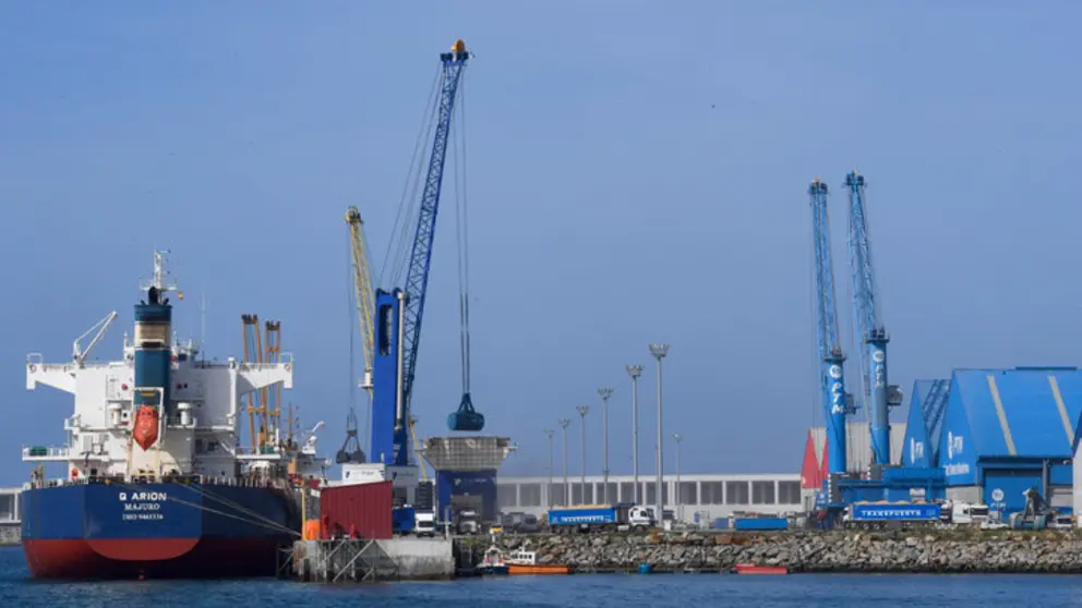 las  estad&iacute;sticas sit&uacute;an a la provincia de A Coru&ntilde;a como la cuarta provincia espa&ntilde;ola m&aacute;s exportadora, en la imagen, Punta Langosteira.