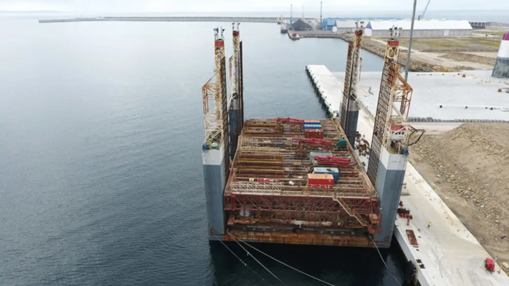 El cajonero que construir&aacute; las piezas ya est&aacute; en Punta Langosteira.