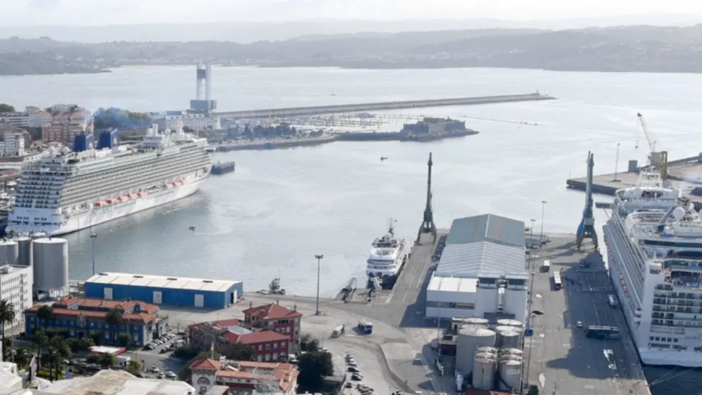 Una triple escala de cruceros en el Puerto de A Coru&ntilde;a.