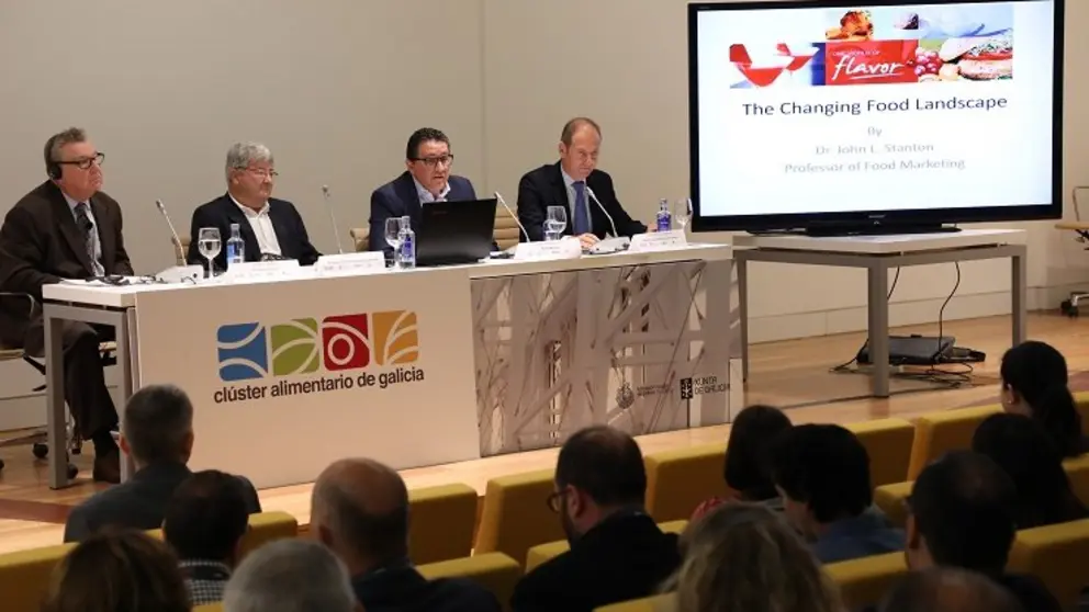 Cividanes na inauguraci&oacute;n do workshop Food & Beverage Marketing.