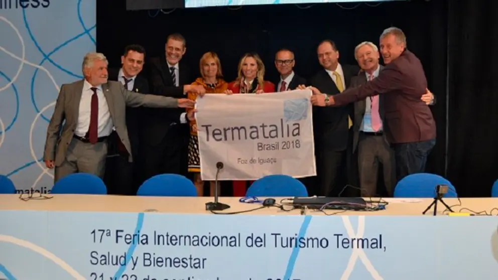 Entrega del testigo a lps organizadores de la edici&oacute;n de 2018, Foz de Igua&ccedil;u.