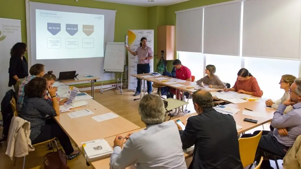 Sesi&oacute;n de la Escuela de Energ&iacute;a en Santiago.