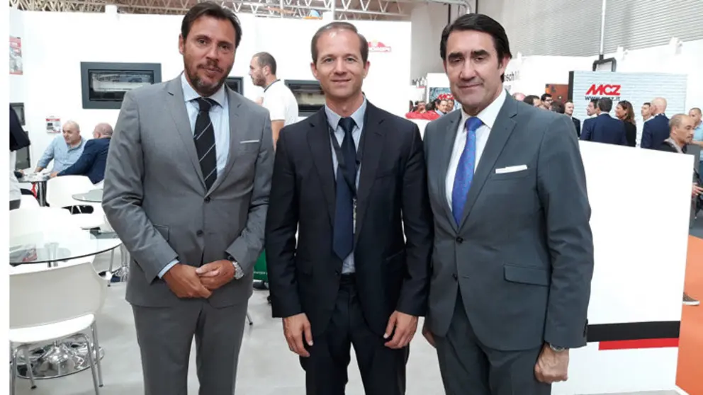 Ricardo Dur&aacute;n, director de la Feira Internacional de Galicia Abanca, entre el alcalde de Valladolid, &Oacute;scar Puente, y el Consejero de Fomento y Medio Ambiente da Junta de Castilla y Le&oacute;n, Juan Carlos Su&aacute;rez-Qui&ntilde;ones, e co alcalde de Valladolid, &Oacute;scar Puente.