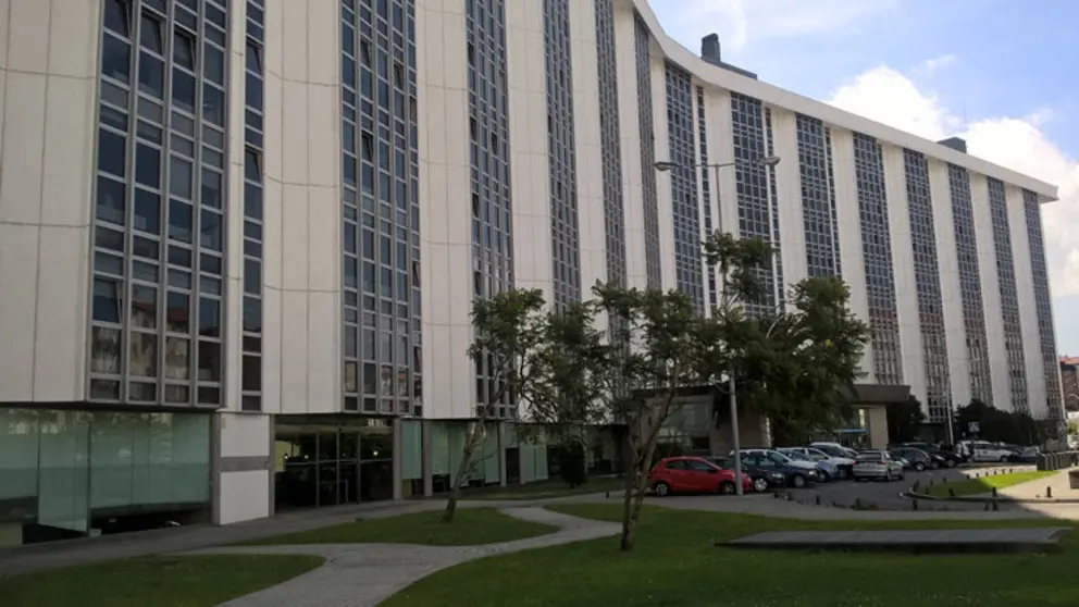 Edificio administrativo de Monelos.