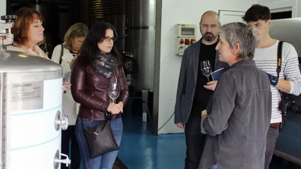 Prrescriptores visitando una bodega de la D.O. R&iacute;as Baixas.