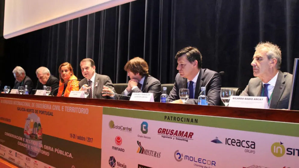 Mesa inaugural del III Congreso Internacional de Ingenier&iacute;a Civil y Territorio Galicia-Norte de Portugal.
