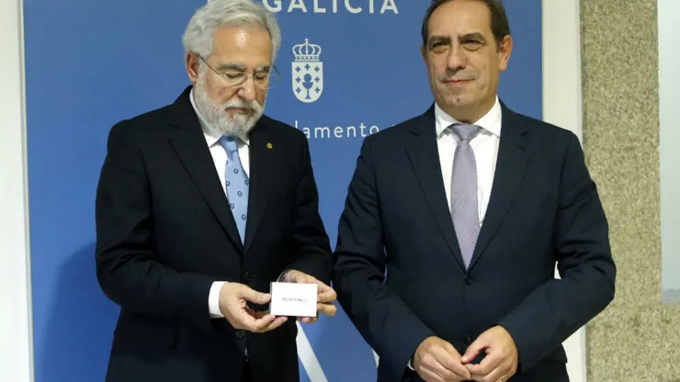 El presidente del Parlamento Gallego, Miguel &Aacute;ngel Santalices, junto al conselleiro de Facenda, Valeriano Mart&iacute;nez.