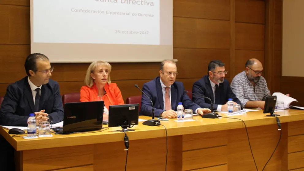 Reuni&oacute;n de la junta directiva de la CEO.