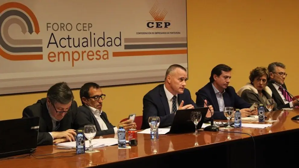 Miembros de la comisi&oacute;n permanente de la Confederaci&oacute;n de Empresarios de Pontevedra.