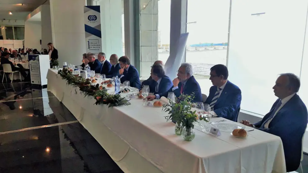 Miembros del Circulo Financiero de Galicia y autoridades en el almuerzo de celebraci&oacute;n de su primer a&ntilde;o, en la Cidade da Cultura.
