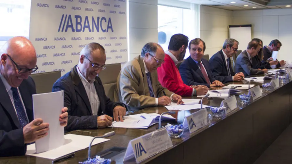 El consejero delegado de Abanca junto a los responsables de los pol&iacute;gonos de Agrela, Pocomaco, Sab&oacute;n, Bergondo, R&iacute;o do Pozo, As Pontes - Seara, Esp&iacute;rito Santo - Cambre, Alvedro e Os Capelos &ndash; Carral.