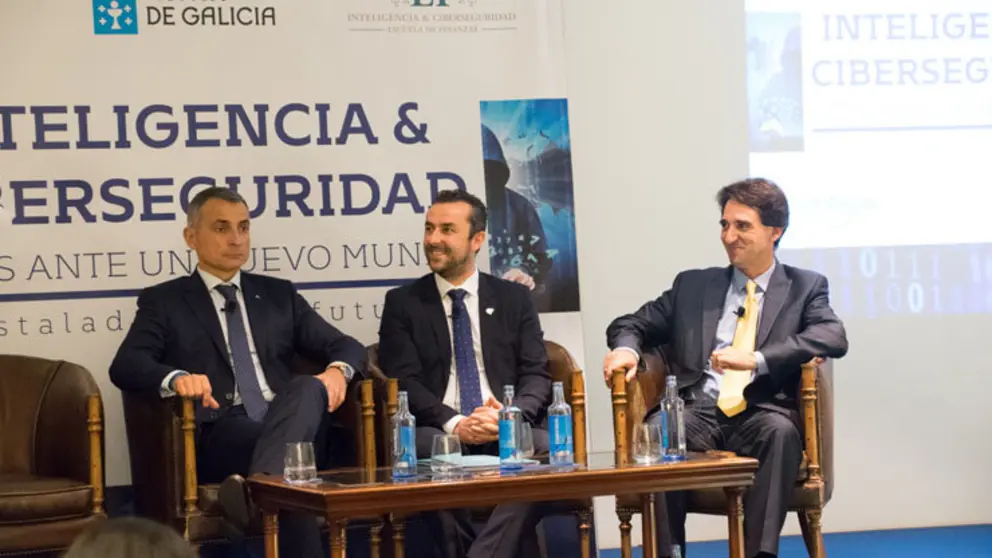 Un momento de la jornada "Inteligencia & Ciberseguridad", en el Club Financiero Atl&aacute;ntico.