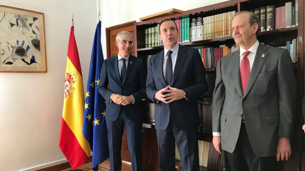 El conselleiro de Econom&iacute;a, Francisco Conde, mantuvo una reuni&oacute;n con el embajador de Espa&ntilde;a en M&eacute;xico, Jos&eacute; Luis Fern&aacute;ndez-Cid.