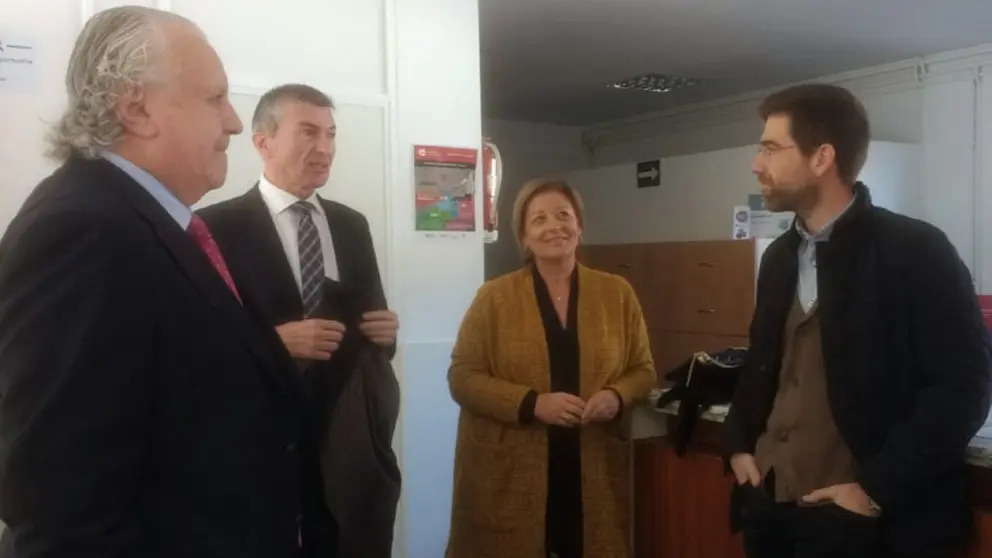 a presidenta de la Autoridad Portuaria, Sagrario Franco; el presidente de la Asociaci&oacute;n de J&oacute;venes Empresarios de Pontevedra (AJE Pontevedra), Pablo Fern&aacute;ndez; el gerente de IGAPE Nova, Guillermo Vi&ntilde;a; y el economista de la Federaci&oacute;n de Empresarios de la Comarca de Arousa (FECA) Manuel M&iacute;guez.