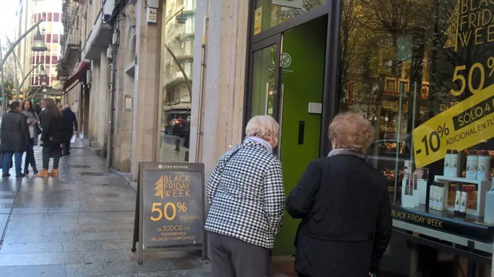 El comercio gallego se suma a los descuentos del Black Friday./P.L.