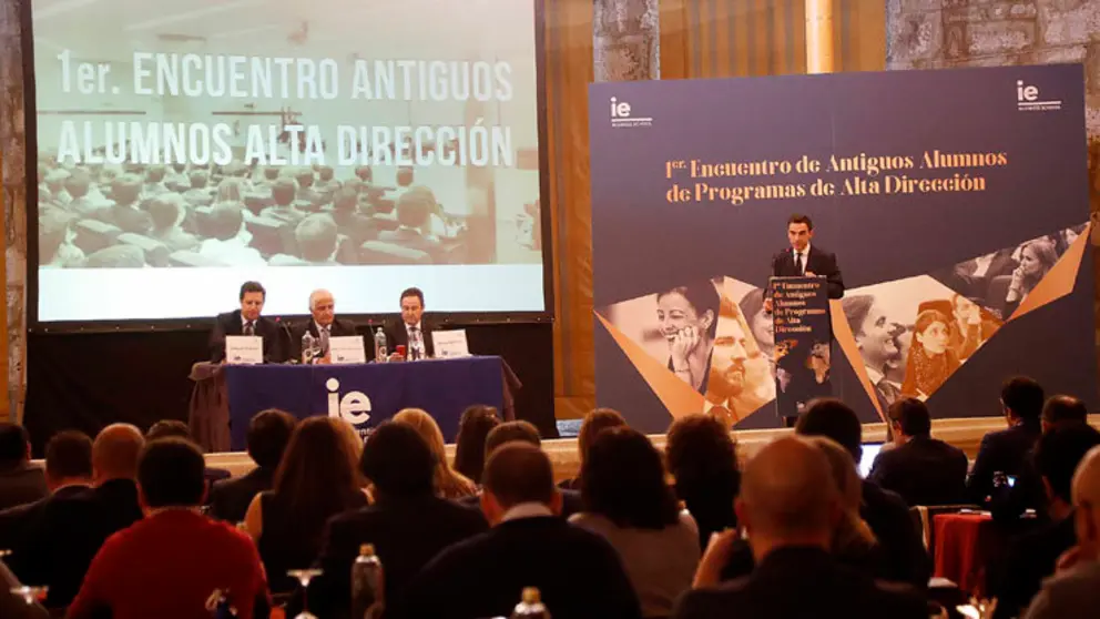 Joaqu&iacute;n Uribarri, Alfonso Mart&iacute;nez de Irujo, Manuel Bermejo y Kike Rial, en el encuentro de exalumnos del IE Business School.