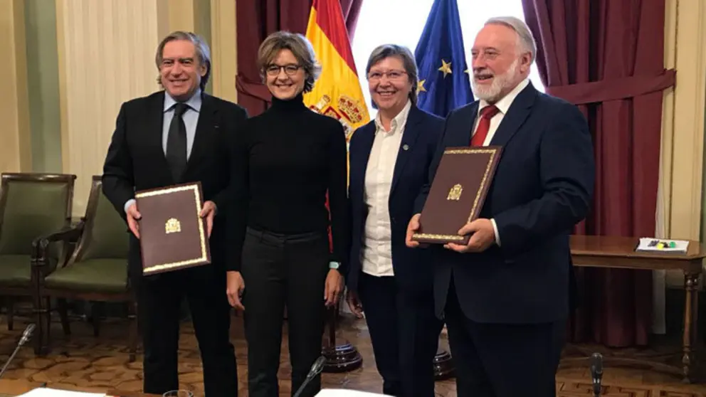 L&oacute;pez-Asenjo, Tejerina, Quintana y L&oacute;pez Veiga tras la firma del protocolo de colaboraci&oacute;n.