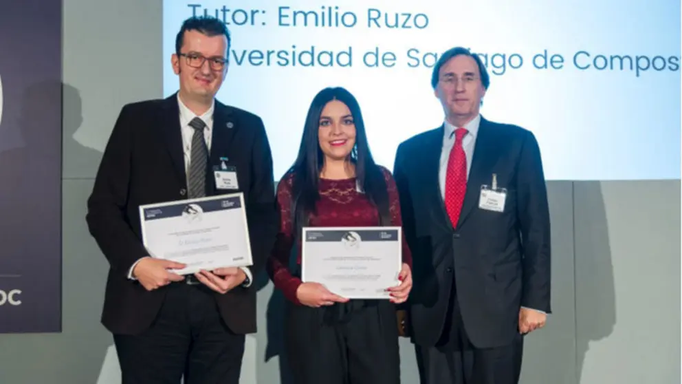Emilio Ruzo, Gemma Cores y Tom&aacute;s Pascual, en la entrega del galard&oacute;n./AECOC.