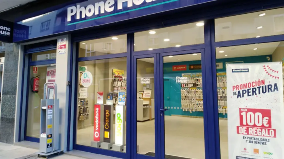 Fachada de la tienda Phone House en Ribadeo.