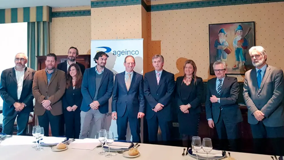 Tribuna AGEINCO en la que han participado miembros de la asociaci&oacute;n y el director del Igape.