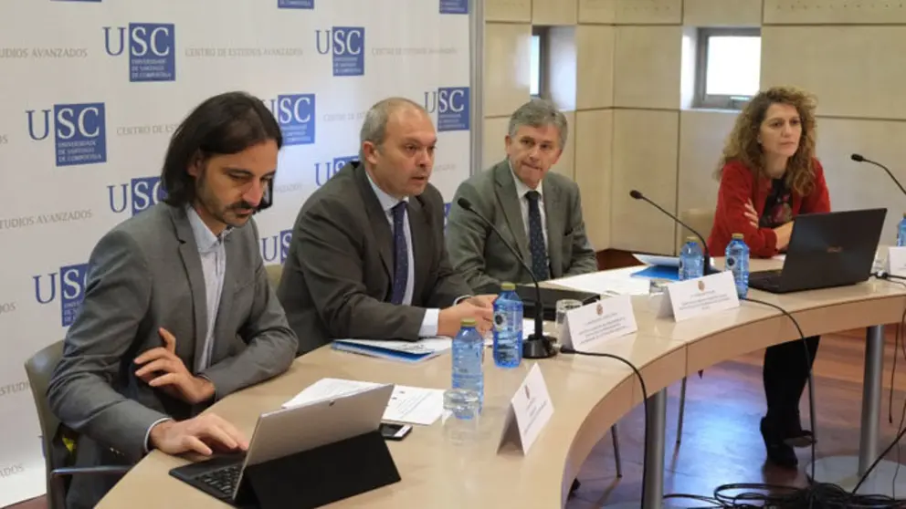 Marcos Balboa, Jos&eacute; M. Cotos Y&aacute;&ntilde;ez e Isabel Neira, en la presentaci&oacute;n del informe./USC.