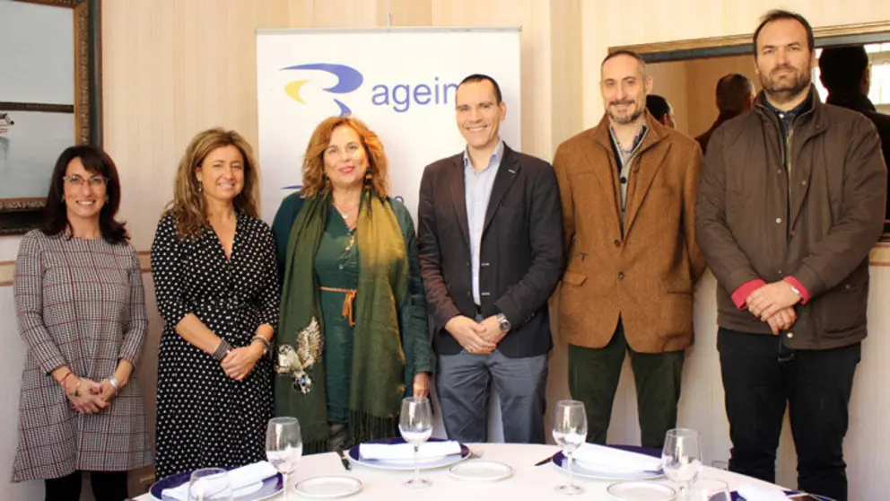 Directivos de AGEINCO junto a la directora y el subdirector del ISSGA.