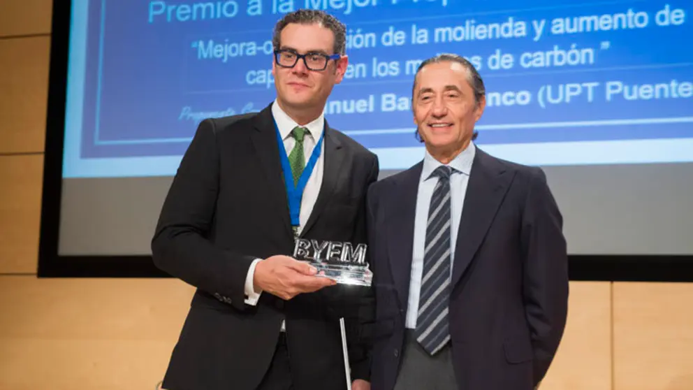 Manuel Barro, t&eacute;cnico de la UPT de As Pontes, y Manuel Mor&aacute;n, director general de Generaci&oacute;n de Endesa./F.VILLAR.