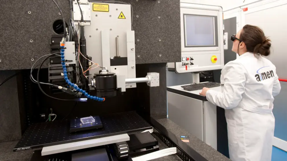 Sistema l&aacute;ser de microprocesado utilizado para la fabricaci&oacute;n de micro y nano-estructuras.