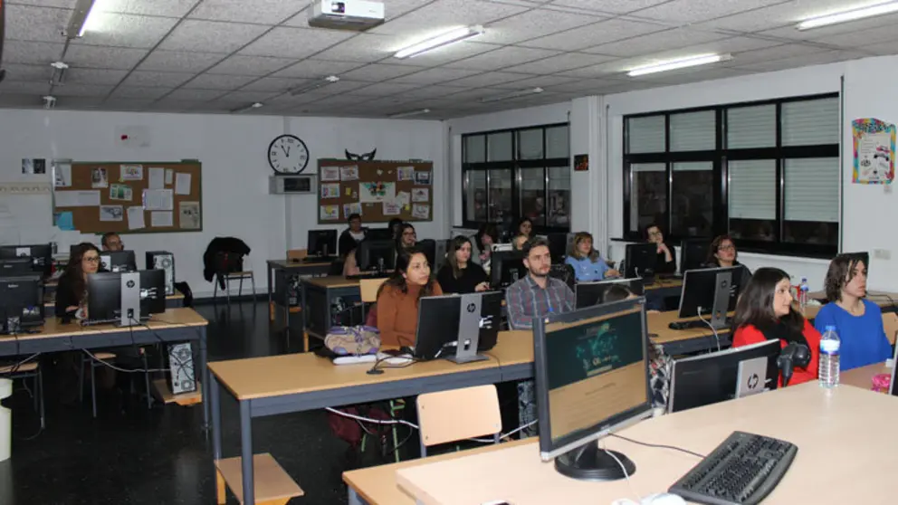 T&eacute;cnicos de la CEO divulgaron los programas de internacionalizaci&oacute;n en el CIFP Portovello.