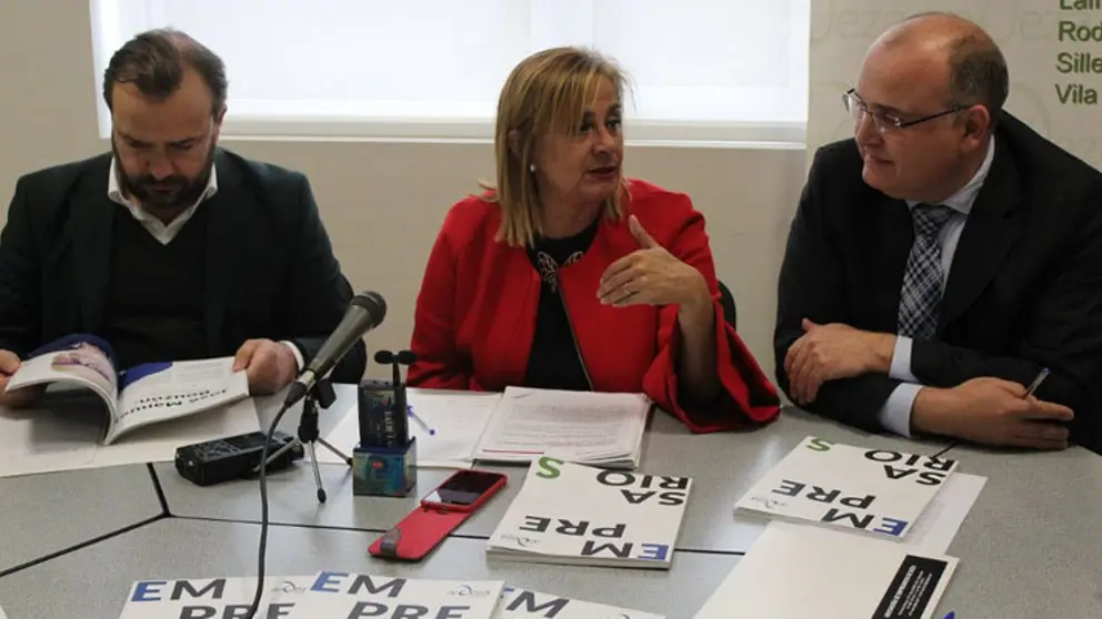 Rafa Cu&iacute;&ntilde;a, alcalde de Lal&iacute;n, Carmela Silva, presidenta da Deputaci&oacute;n de Pontevedra, e Antonio Lamas, presidente de AED.