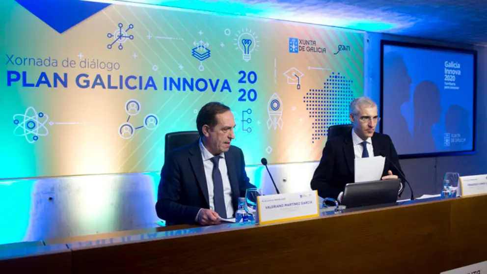 Los conselleiros de Facenda y Econom&iacute;a, Valeriano Mart&iacute;nez y Francisco Conde, en el foro sobre el Plan Galicia Innova 2020./X.CRESPO.