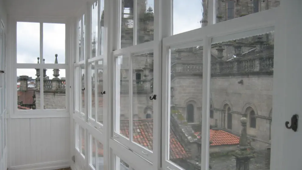 as axudas &aacute; rehabilitaci&oacute;n dos elementos especiais de madeira e reixas do casco hist&oacute;rico de Santiago.