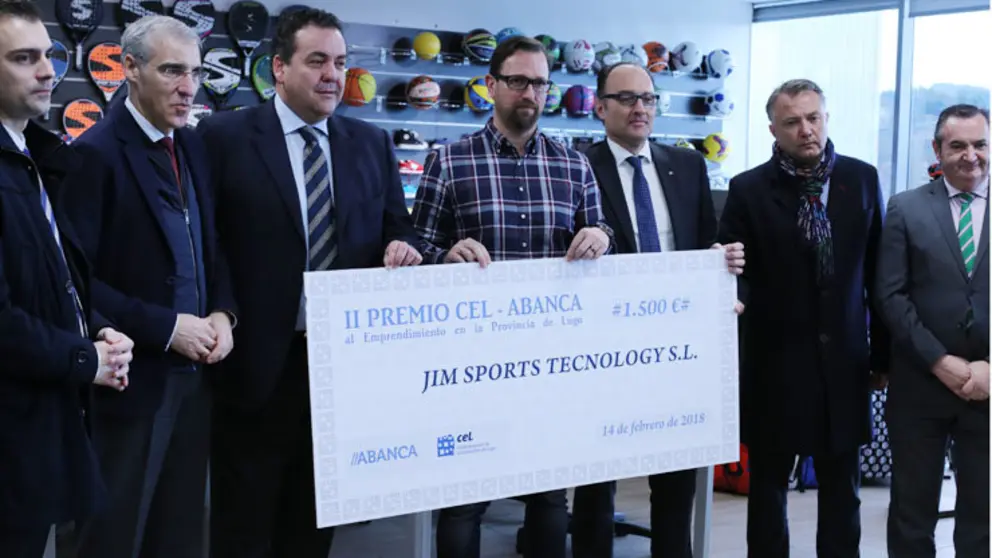 Representantes de la CEL y Abanca, junto al conselleiro de Econom&iacute;a, entregaron el premio al responsable de Jim Sports.