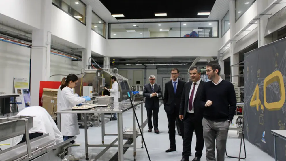 El secretario general de Ciencia e Innovaci&oacute;n en la visita al centro tecnol&oacute;gico de ANFACO-CECOPESCA.