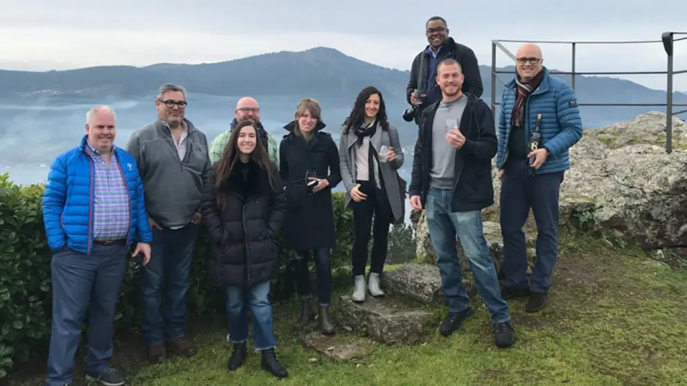 Importadores y distribuidores de EEUU en una de las bodegas de la D.O. Ribeiro.