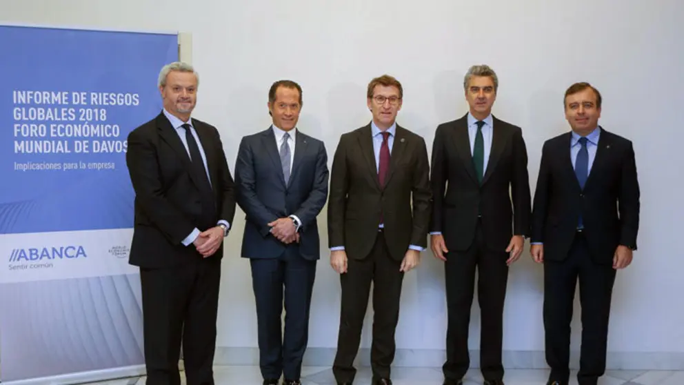 Jos&eacute; Mar&iacute;a Elguero, Juan Carlos Escotet, Alberto N&uacute;&ntilde;ez Feij&oacute;o, &Aacute;lvaro Milans del Bosh y Francisco Botas, en la presentaci&oacute;n del informe.