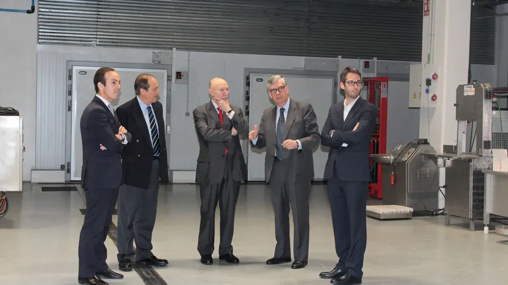 Directivos del CDTI y de FIAB en las instalaciones de ANFACO.