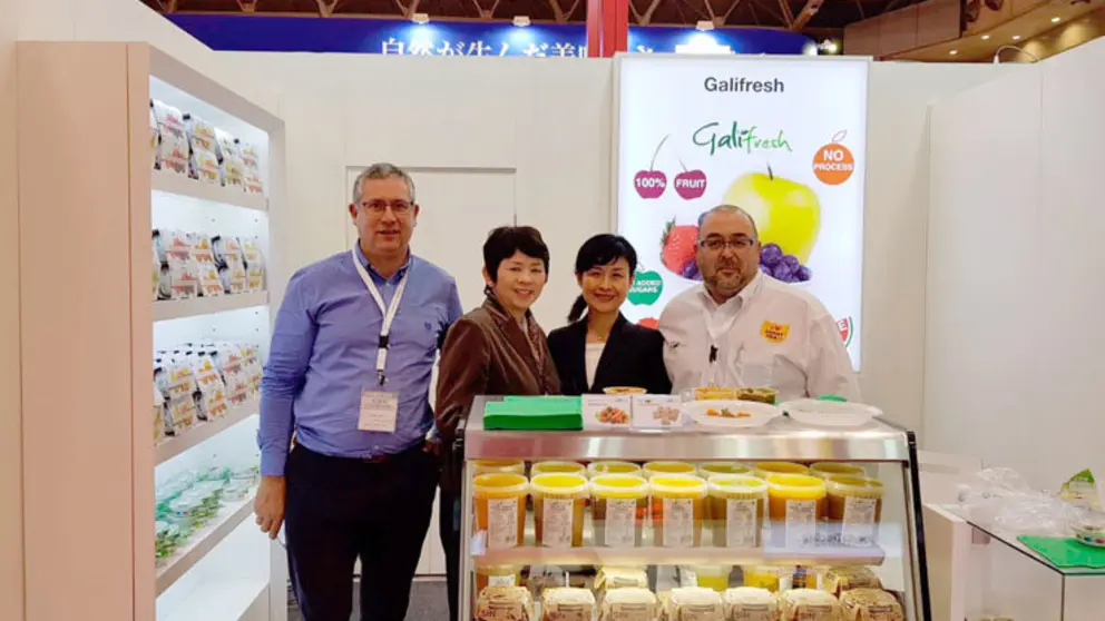 Ram&oacute;n Navarro y Eusebio M&eacute;ndez en el stand de Galifresh en Foodex Japan.