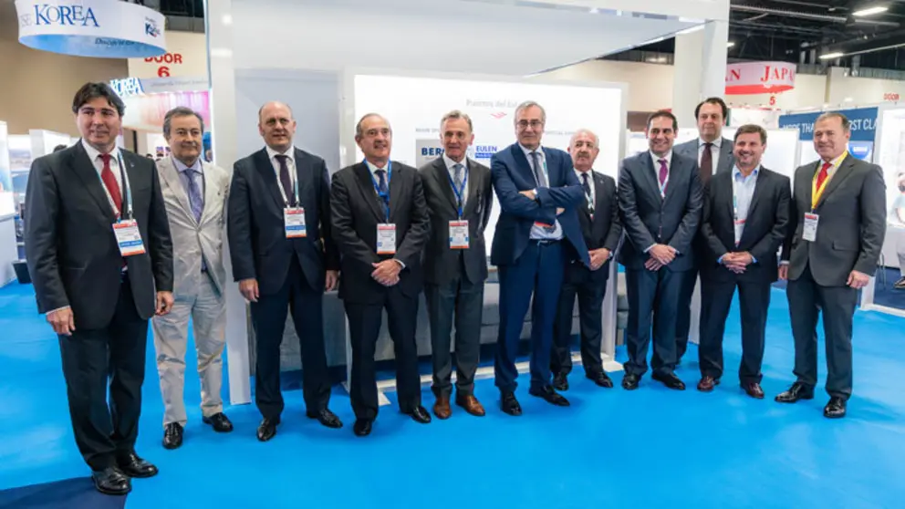 El presidente de la Autoridad Portuaria de A Coru&ntilde;a junto con el resto de presidentes de entes portuarios espa&ntilde;oles que acudieron a la Seatrade Cruise Global, y el presidente de Puertos del Estado.