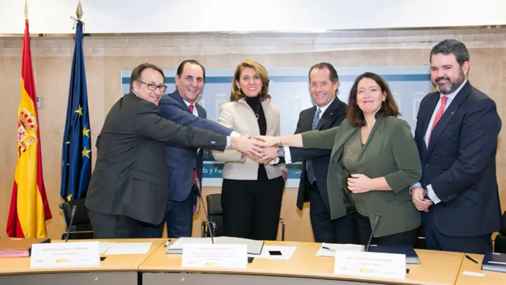 En la firma del acuerdo han participado el presidente de ABANCA, Juan Carlos Escotet; el presidente de la Confederaci&oacute;n de
2
CONVENIO DE COLABORACI&Oacute;N ABANCA-CERSA-SGR CESGAR. 8 de marzo de 2018
Sociedades de Garant&iacute;a, Jos&eacute; Rolando &Aacute;lvarez Valbuena, y la consejera delegada de la Compa&ntilde;&iacute;a Espa&ntilde;ola de Reafianzamiento (CERSA), Ana Vizca&iacute;no y la secretaria general de Industria y de la Peque&ntilde;a y Mediana Empresa, Bego&ntilde;a Cristeto,