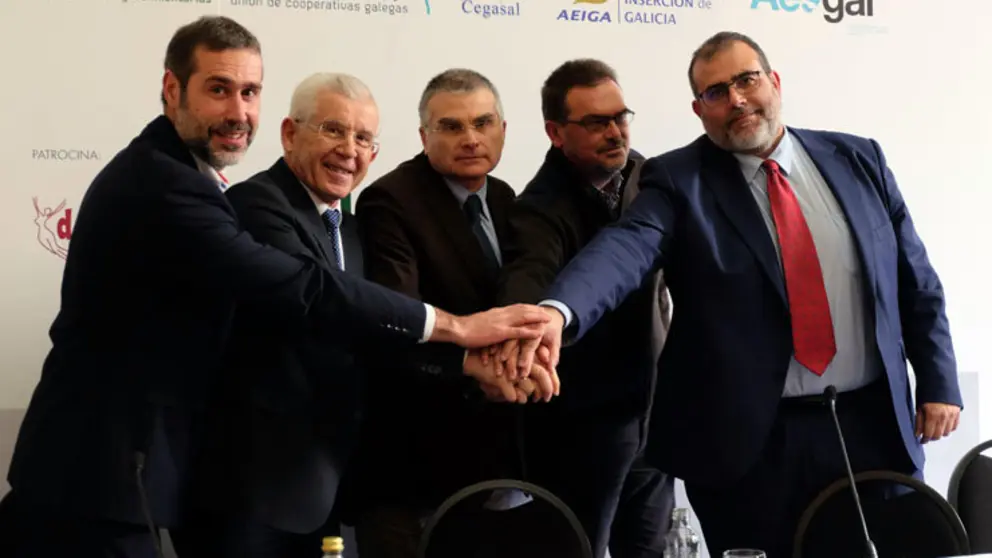 De esquerda a dereita; Celso G&aacute;ndara (EspazoCoop), Jos&eacute; Montes (Agaca), Jos&eacute; Antonio V&aacute;zquez Freire (Cegasal), Eduardo Salido (Aesgal) e Miguel Fern&aacute;ndez (Aeiga).