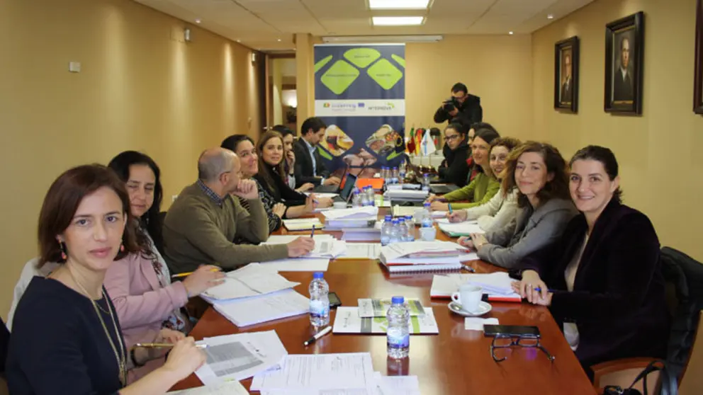Socios del proyecto europeo Internovamarket-food en la reuni&oacute;n en la CEO.