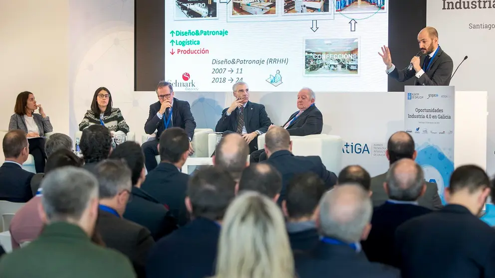 Patricia Argerey, Ana Paul, Carlos Merino, Francisco Conde, Juan Lloves y Diego Pi&ntilde;eiro, en la jornada "Oportunidades Industria 4.0 en Galicia", en Santiago./X.CRESPO.