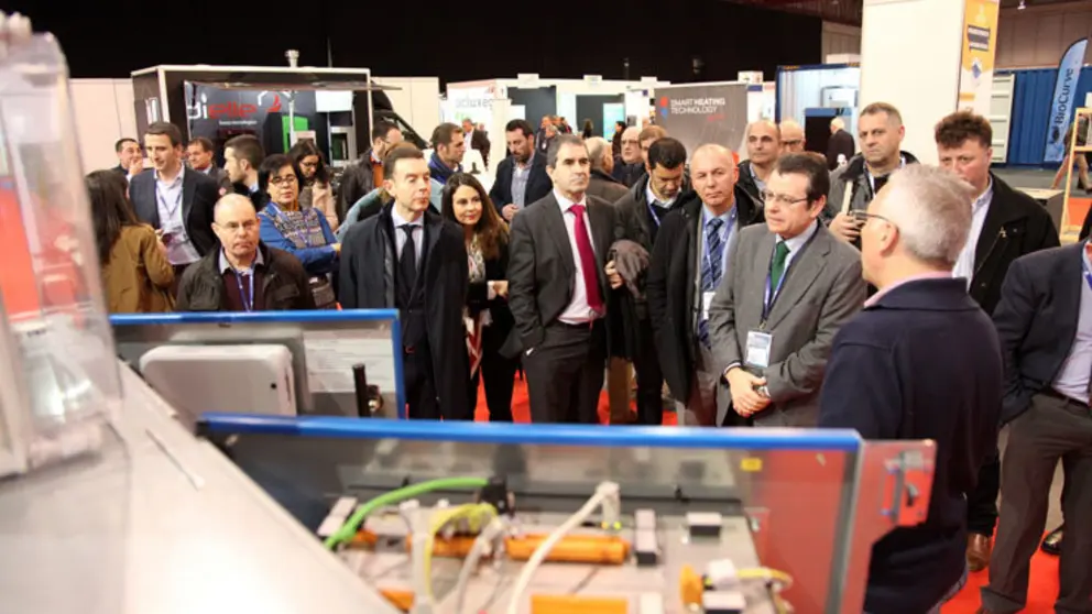 Representantes de los clusters energ&eacute;ticos gallegos junto al director xeral de Enerx&iacute;a e Minas en un recorrido por la Feira da Enerx&iacute;a de Galicia.