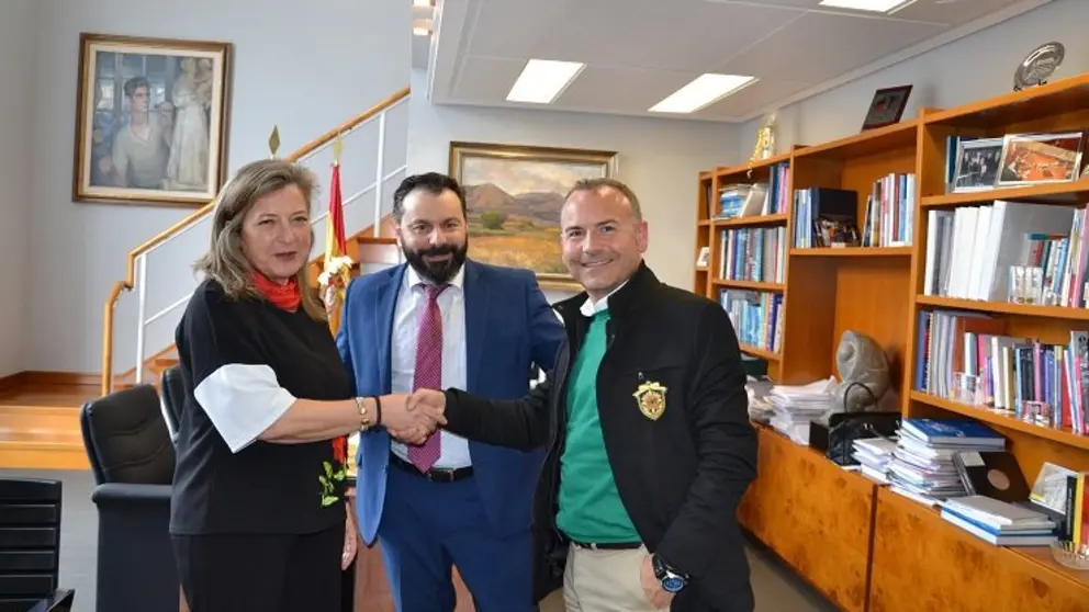 Teresa Pedrosa, Juan Francisco Ferreira y Javier D&iacute;az, en la reuni&oacute;n.