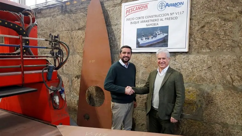 Santiago Mart&iacute;n, director de la factor&iacute;a de Vigo de Astilleros Armon, con David Troncoso, director general del &Aacute;rea de Pesca de Nueva Pescanova.