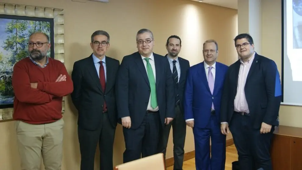 Representantes de la CEO, la Universidad de Vigo y el Igape en la presentaci&oacute;n del Proyecto B2i./P.L.