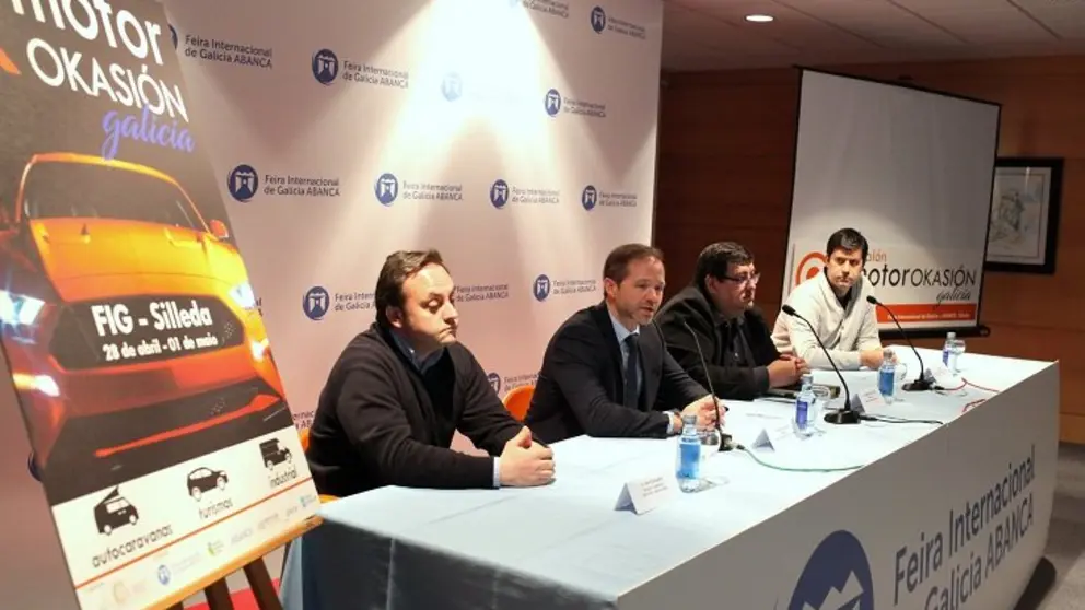 Los organizadores de Motor OKasi&oacute;n Galicia junto al director de  la Fundaci&oacute;n Semana Verde de Galicia.