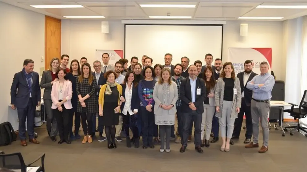 Participantes en la 1&ordf; edici&oacute;n de ViaExterior con la delegada de la Zona Franca y los inversores presentes en la jornada.